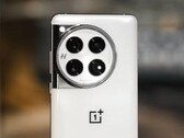 Czy OnePlus 12 będzie tak wyglądał na żywo? (Źródło: OnePlus)