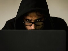 Oszustwa związane z wydatkami oparte na sztucznej inteligencji szybko rosną. (Źródło zdjęcia: Sora Shimazaki/Pexels)