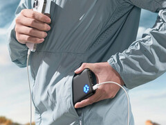 Wycofywane są tylko określone czarne i niebieskie opcje kolorystyczne power banku sprzedawane za pośrednictwem Amazon. Na zdjęciu: zdjęcie promocyjne przenośnej ładowarki. (Źródło zdjęcia: Iniu)