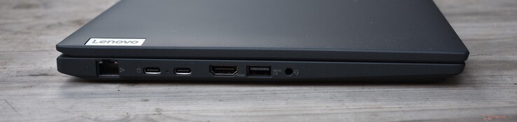 RJ45, 2x USB-C 3.2 Gen 2, HDMI, USB-A 3.2 Gen 1, 3,5 mm audio