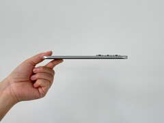 Infinix Hot 60 Pro+ wydaje się mieć potrójny aparat z tyłu. (Źródło obrazu: UniverseIce na X)