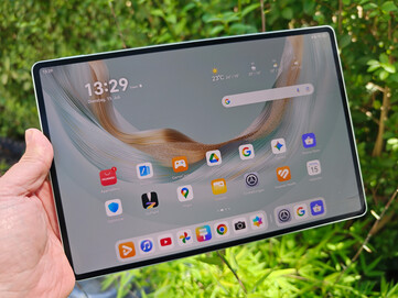 MatePad Pro 12.2 (2025) na zewnątrz