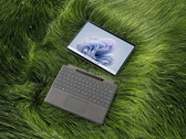 Surface Pro 9 występuje w czterech kolorach, ale nie na wszystkich konfiguracjach. (Źródło obrazu: Microsoft)