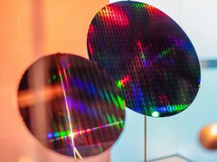 Samsung Foundry jest jednym z największych na świecie producentów chipów półprzewodnikowych (na zdjęciu wafel półprzewodnikowy). (Źródło zdjęcia: Unsplash)