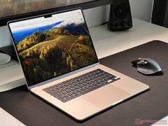 Brak wentylatora obniża wydajność Apple M3 w MacBooku Air. (Zdjęcie: Notebookcheck)