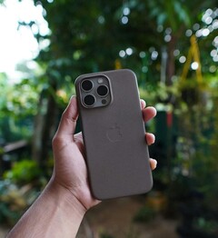 Appleetui FineWoven do iPhone'a 15 Pro i 15 Pro Max są wyposażone w MagSafe. (Źródło: Hkm Saharan na Unsplash)