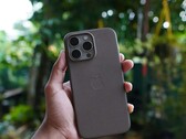 Appleetui FineWoven do iPhone'a 15 Pro i 15 Pro Max są wyposażone w MagSafe. (Źródło: Hkm Saharan na Unsplash)