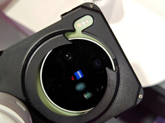 Spojrzenie na tył Vivo X300 Max.