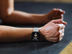 Smartwatch Amazfit Bip 6 (na zdjęciu) otrzymuje nową aktualizację. (Źródło zdjęcia: Amazfit)