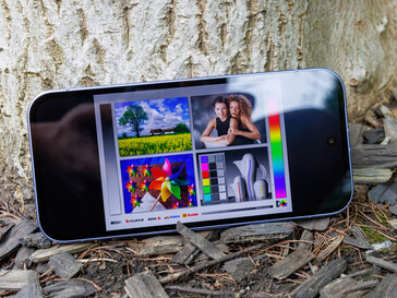 Google Pixel 9a na zewnątrz