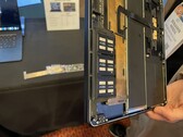 Przerobiony Macbook Air z chłodzeniem membranowym. (Zdjęcie: Andreas Sebayang/Notebookcheck.com)