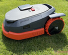 Segway Navimow X3 jest wyposażony w szeroką gamę funkcji. (Źródło zdjęcia: Marcus Schwarten / Notebookcheck)
