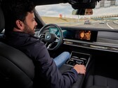 BMW pozwoli kierowcom oglądać filmy na ekranach informacyjno-rozrywkowych podczas korzystania z funkcji autonomicznej jazdy poziomu 3. (Źródło zdjęcia: BMW)