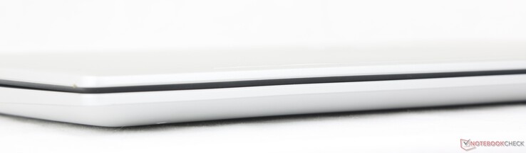 Przód: Brak portów