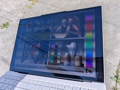 Na zewnątrz w świetle słonecznym