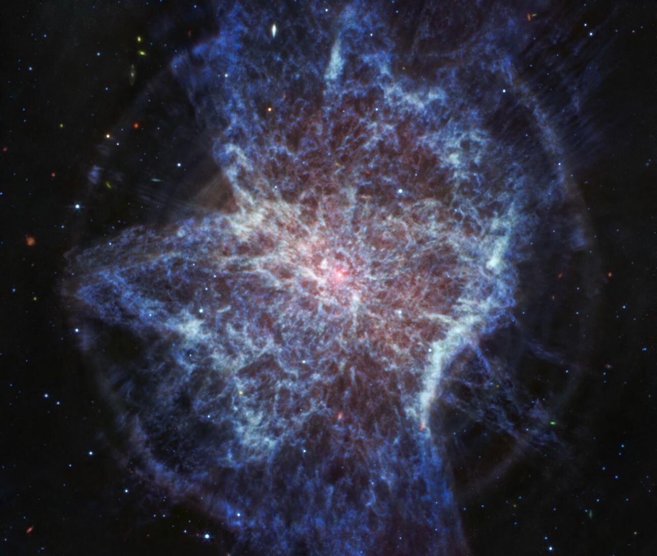 Obraz mgławicy planetarnej NGC 6072 w średniej podczerwieni (źródło obrazu: NASA, ESA, CSA i STScI)