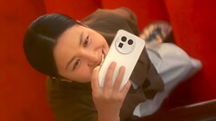 Realme GT 8 Pro ma ogniskowe 28 mm i 40 mm, podobne do klasycznych aparatów Ricoh GR i oferuje obiektyw przeciwodblaskowy. (Źródło obrazu: Realme, edytowane)