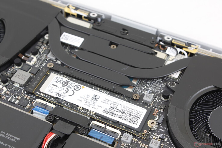 Model ten obsługuje tylko jeden dysk SSD M.2 bez dedykowanego rozpraszacza ciepła lub chłodzenia