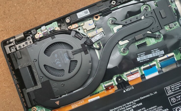 Pojedyncza rurka cieplna wraz z dość dużym wentylatorem rozprasza w ThinkPadzie T14s ~33 W.
