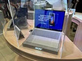 Acer Swift 16 AI jest wyposażony w masywny gładzik. (Źródło obrazu: Notebookcheck)