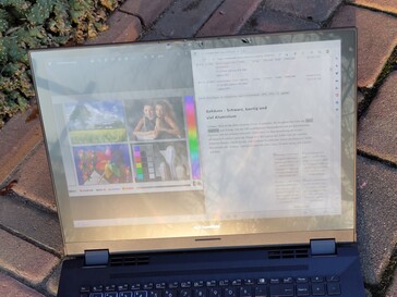Asus ExpertBook B6 Flip na zewnątrz