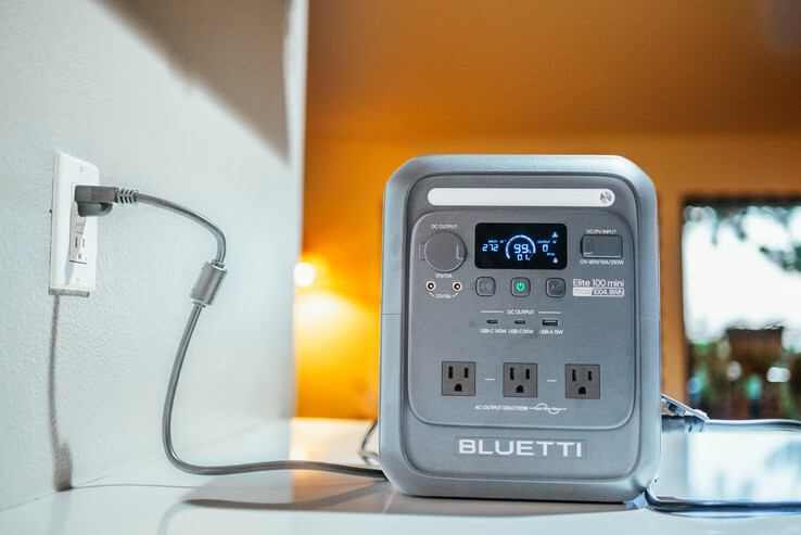 Urządzenie Elite 100 mini posiada wbudowaną diodę LED oraz inteligentny wyświetlacz