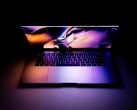 Oczekuje się, że MacBook Pro zostanie wkrótce wyposażony w tandemowy wyświetlacz OLED. (Źródło zdjęcia: Daniel Korpai)