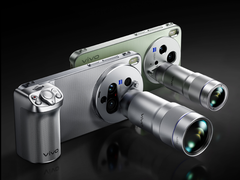 Vivo X300 Ultra i X300s z dołączonymi akcesoriami telekonwertera.