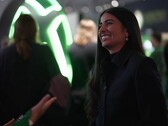 Zrzut ekranu przedstawiający Asha Sharmę, dyrektora generalnego Xbox, podczas wywiadu dla BBC News
