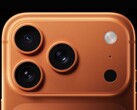 Zbliżenie modułu aparatu iPhone'a 17 Pro pokazujące nowe umiejscowienie lampy błyskowej. (Źródło obrazu: Apple)