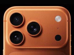Zbliżenie modułu aparatu iPhone&#039;a 17 Pro pokazujące nowe umiejscowienie lampy błyskowej. (Źródło obrazu: Apple)