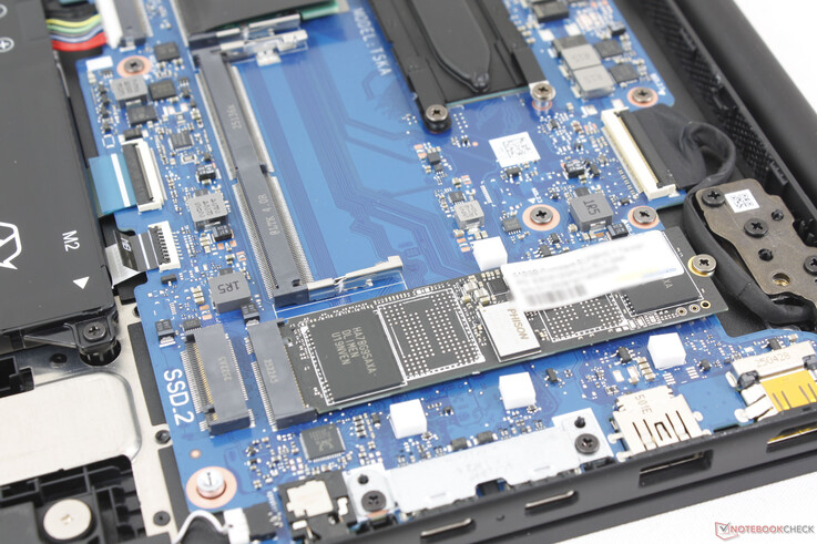 System obsługuje do dwóch dysków SSD M.2 2280 PCIe4