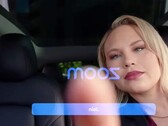Kamery w kabinie Tesli zastępują nagaby na kierownicy (zdjęcie: Zoomtopia/YouTube)