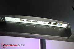 Porty na dole po lewej: 2x HDMI, DP, USB-C, USB-B, LAN, 2x USB-A