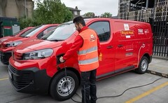 Elektryczna furgonetka Royal Mail, jeden z 7000 pojazdów elektrycznych we flocie firmy w Wielkiej Brytanii (źródło zdjęcia: Royal Mail)