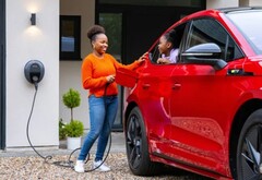 Ładowanie pojazdów elektrycznych w domu. Octopus Energy oferuje nieograniczone ładowanie za 30 funtów miesięcznie (źródło zdjęcia: Pod Point)