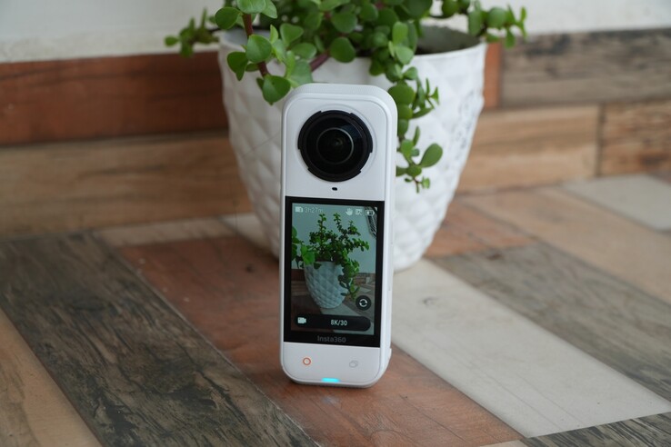 Insta360 X5 rejestruje materiał filmowy w rozdzielczości 8K przy 30/25/24 klatkach na sekundę oraz zdjęcia w rozdzielczości do 72 MP (źródło obrazu: Abhinav Fating/Notebookcheck)