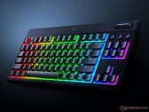 Niskoprofilowa klawiatura Razer BlackWidow V4 TKL jest pokazana pod kątem (źródło zdjęcia: Razer PR)