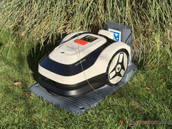 Raccoon 2 SE w stacji ładującej