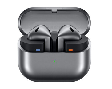 Galaxy Buds3 Pro w kolorze czarnym z etui ładującym. (Źródło zdjęcia: Evan Blass)