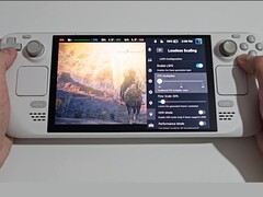 Widok Steam Deck od przodu z uruchomionym Elden Ring po lewej stronie ekranu i ustawieniami wtyczki Lossless Scaling widocznymi po prawej stronie, w tym mnożnikiem FPS, skalą przepływu i przełącznikami trybu wydajności. (Źródło obrazu: Deck Wizard/YouTube)