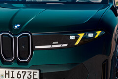 W pełni elektryczny model BMW iX3 M60 M Performance oferuje moc 604 KM i zasięg do 469 mil według WLTP