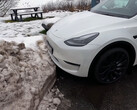 Żadne czujniki nie wykryją teraz tej kupki śniegu (obraz: Tech & Tesla Sweden/YouTube)