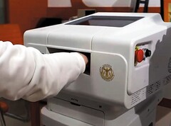 Nieinwazyjny monitor poziomu glukozy we krwi przeszedł już dwa pozytywne badania. (Źródło zdjęcia: China Daily)