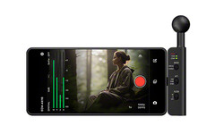 Sony ECM-AX10 jest wyposażony w cztery mikrofony umożliwiające nagrywanie dźwięku przestrzennego na smartfonach.