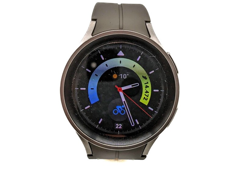 Obudowa zegarka Galaxy Watch5 Pro wykonana jest z tytanu, wyświetlacz chroni szkło szafirowe