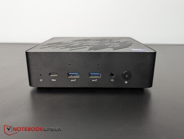 Przód: Reset, TB4, 2x USB-A 3.2 Gen 2, gniazdo słuchawkowe, przycisk zasilania