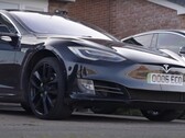 Tesla Model S Paula Curzona przejechała ponad 430 000 mil na oryginalnym akumulatorze. (Źródło: AutoTrader UK)