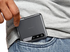 Aurzen ZIP to najmniejszy na świecie, kieszonkowy projektor składany na trzy części. (Źródło zdjęcia: Aurzen)