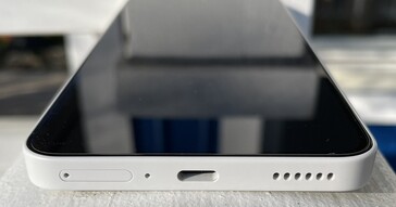 Dół: dual-SIM, mikrofon, USB-C 2.0, głośnik (źródło obrazu: Manuel Masiero)
